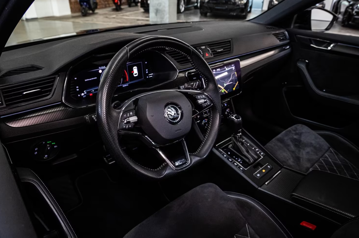 Skoda Superb Combi Hybride 1.4 TSI PHEV 218ch Sportline DSG6 Toit ouvrant Audio Canton
