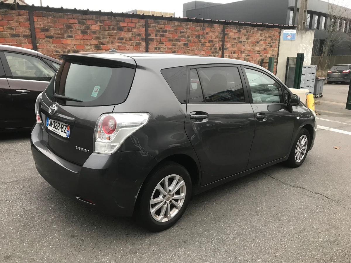 Toyota Verso 2.0 D-4D 126 CV éditiont 4X foi sans frai CB