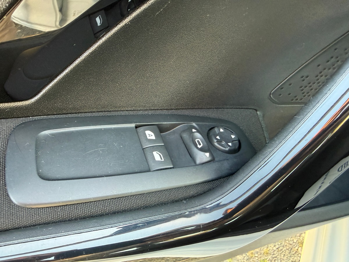 Peugeot 208 AFFAIRE 1.6 BLUEHDI 100 PACK CLIM NAV - TVA RÉCUPÉRABLE