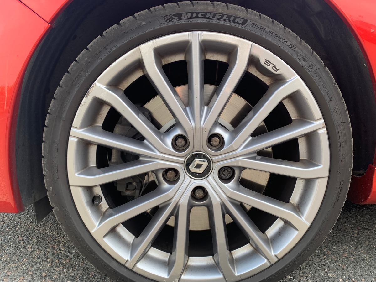 RENAULT Clio IV 200 ch | RS | Caméra recul | Régulateur vitesse | GPS | Bluetooth | Palettes volant