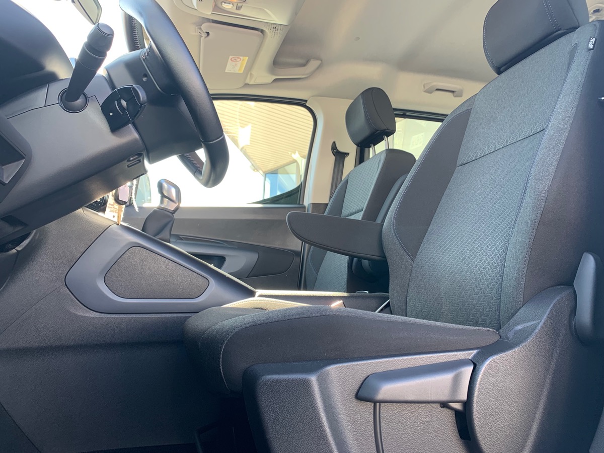 Peugeot Rifter 102 ch | Allure | 7 places | GPS | Roue de secours | Radar de stationnement arriére