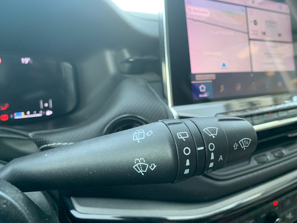 Jeep Compass 130 | (2) 1.6 MJET | Night Eagle | Attelage | GPS | Régulateur vitesse | Apple car Play