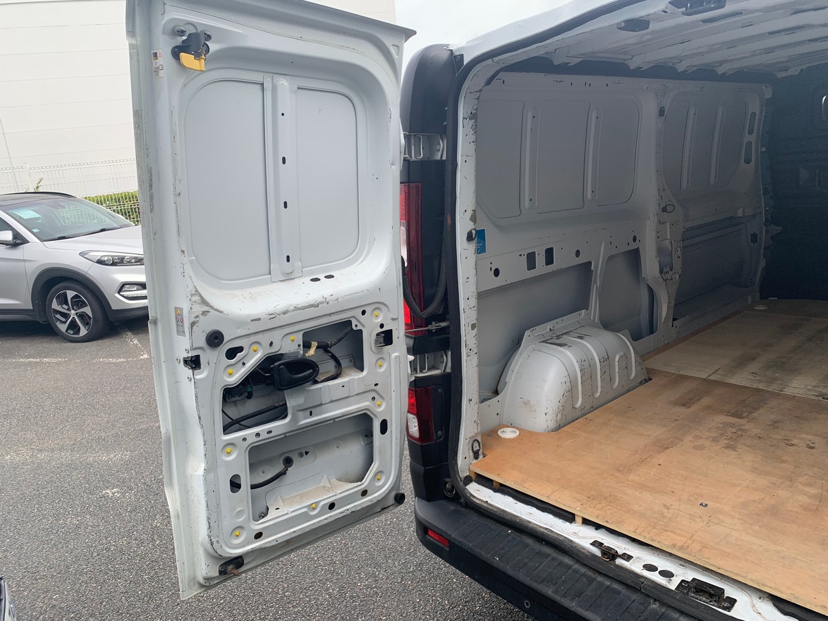 RENAULT Trafic 95 chevaux | 3 Places | Régulateur de vitesse | GPS | Climatisation | Bluetooth