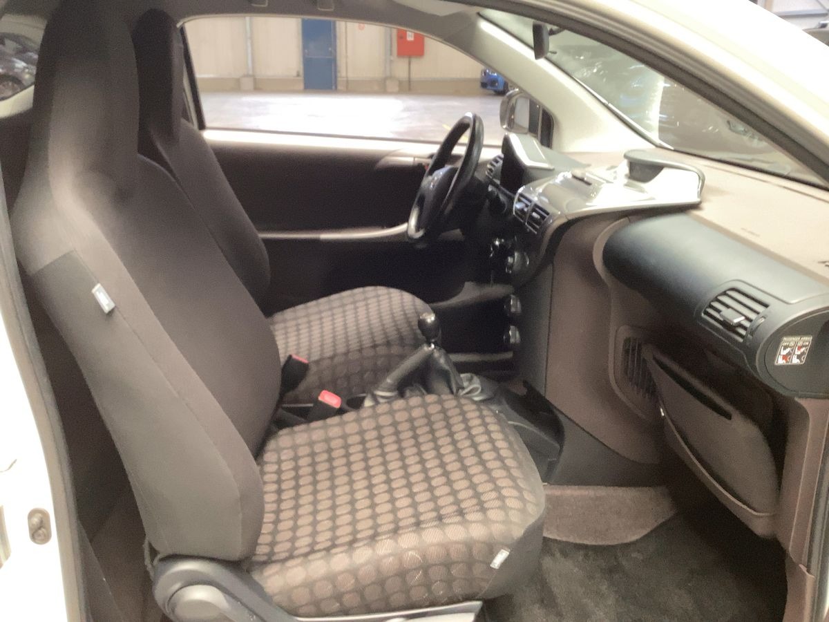 Toyota iQ 1.0 VVTi 68