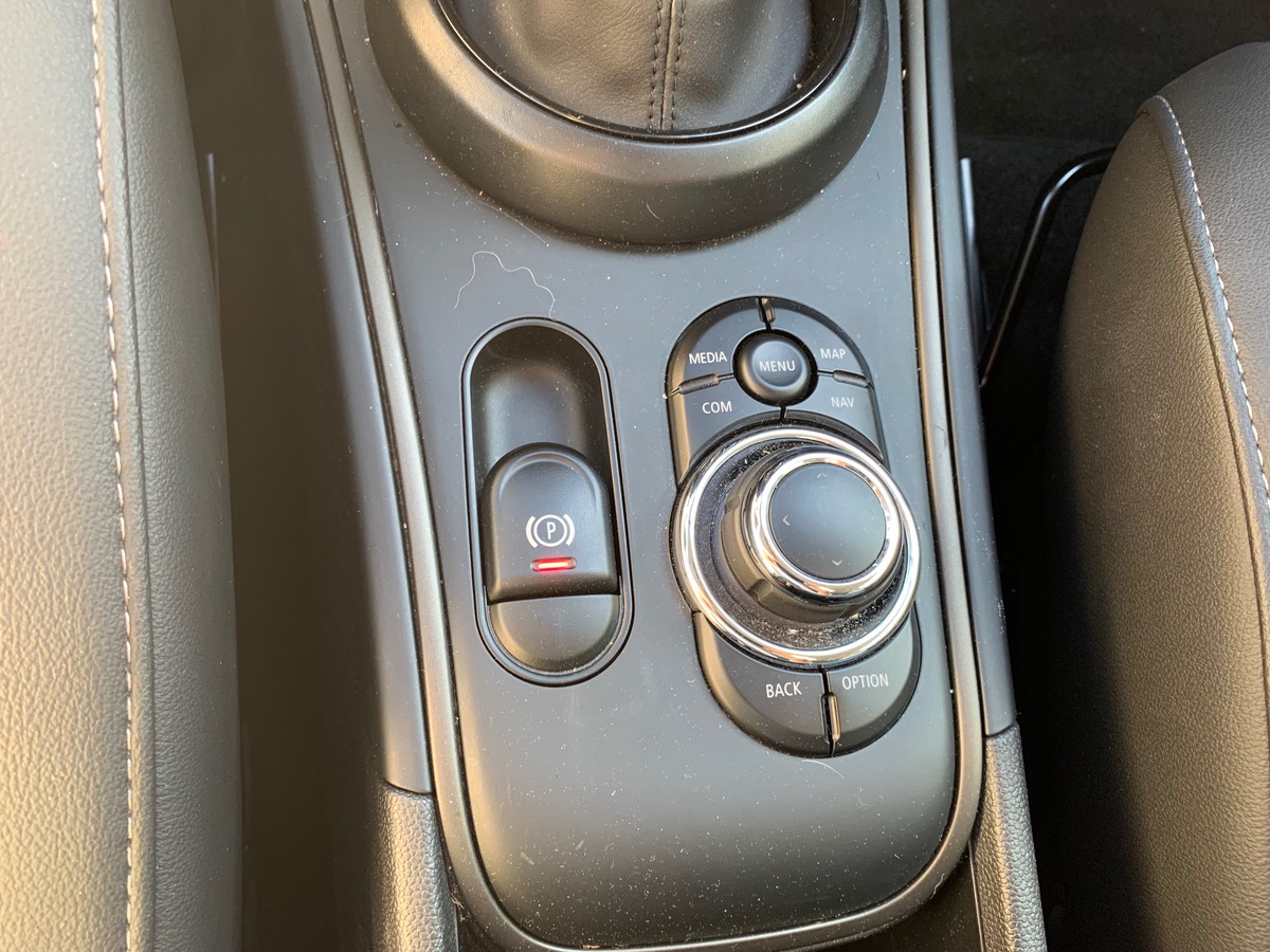 Mini Countryman 136 ch | Cooper Essential | Radars de stationnement avant / arrière | JA 18" design