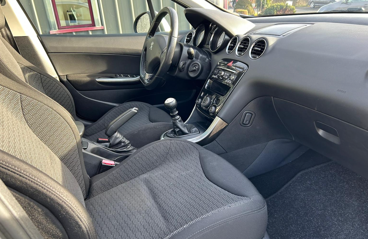 Peugeot 308 eHDI 1.6 (112 ch)