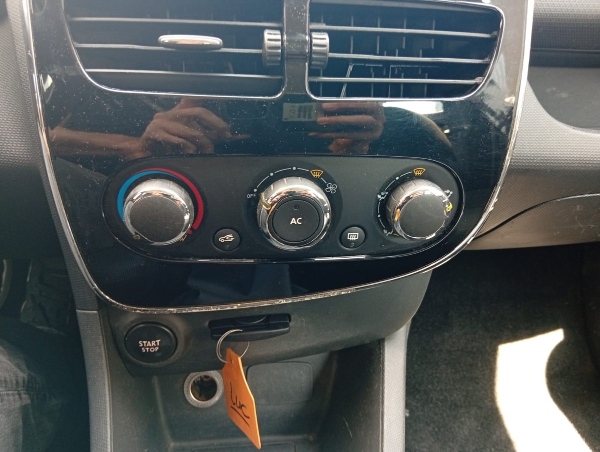 RENAULT Clio Sté 1.5 dCi 75ch Air MédiaNav eco² 90g / DISTRIBUTION NEUVE / TVA RECUPERABLE