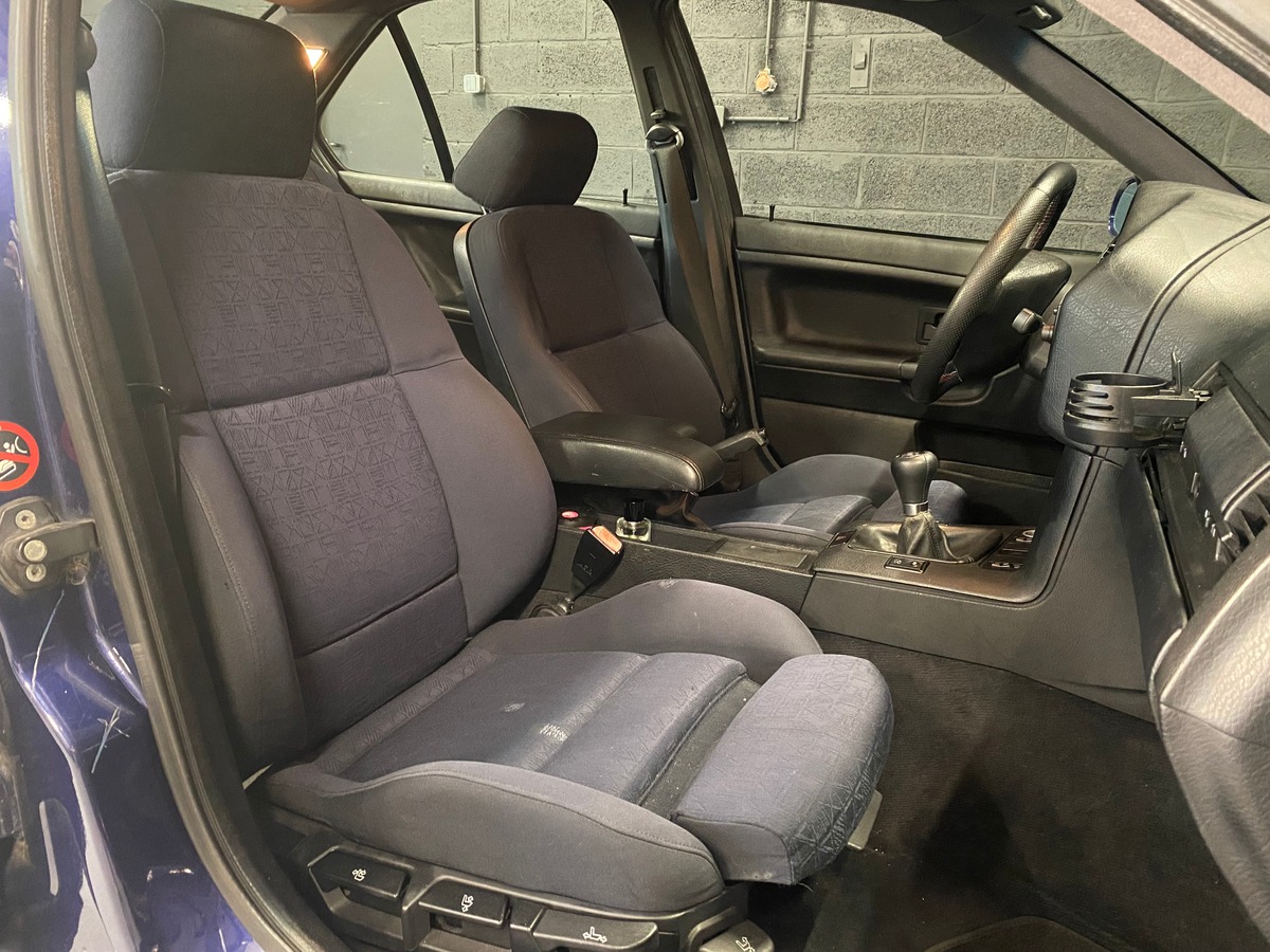 Bmw Série 3 E36 328i Berline Pack M individuel 193cv Toit Ouvrant