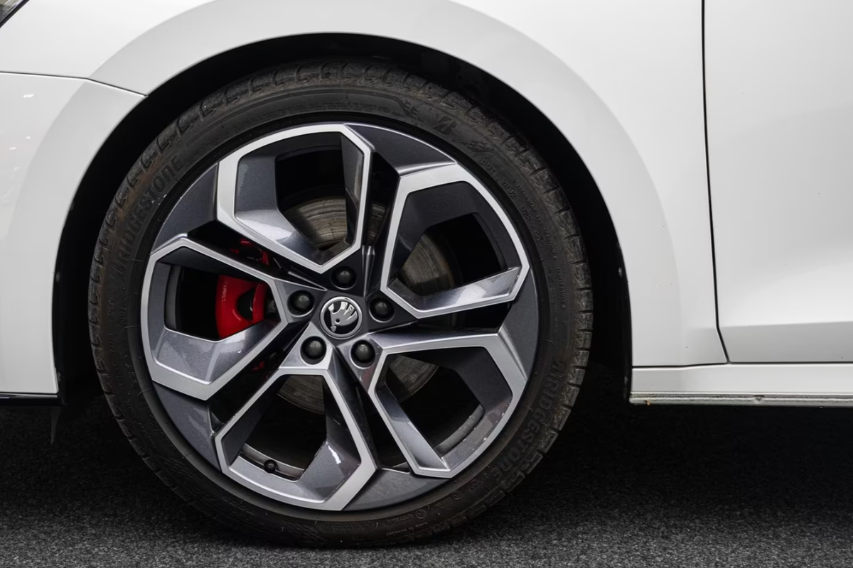 Skoda Octavia Combi IV 2.0 TDI 200ch RS DSG7 Attelage