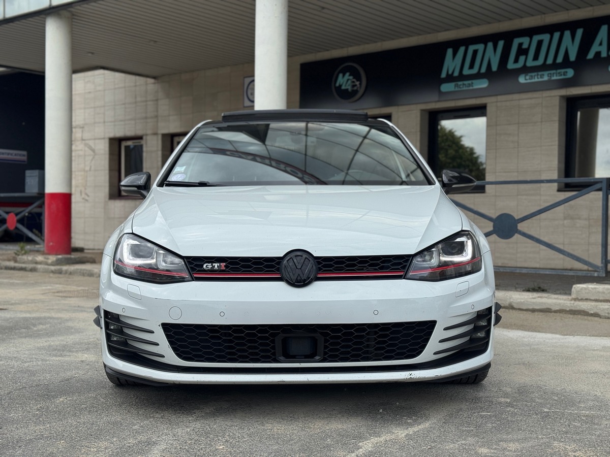 Volkswagen Golf 7 GTI 2.0 TFSI 230 cv BVM6 - Toit Ouvrant