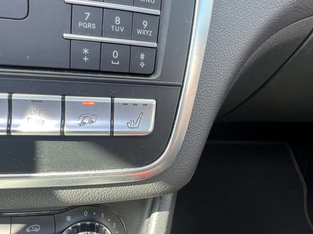 Mercedes-Benz CLA 45 AMG 381cv  4MATIC, SUIVI COMPLET MERCEDES, SIEGES CHAUFFANTS, HARMAN KARDON