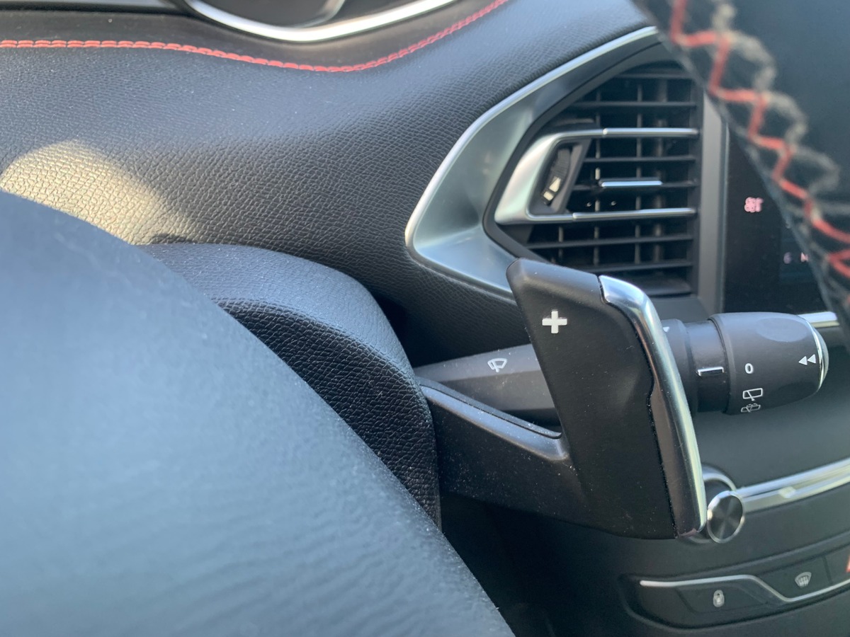 Peugeot 308 130 ch | GT Line | Toit panoramique | Apple car play | Avertisseur angles morts | Radars