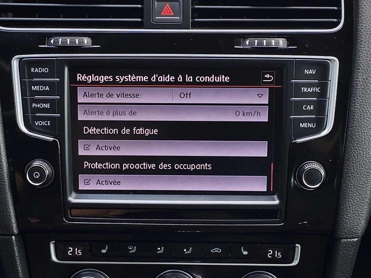 Volkswagen Golf VII 2.0 TSI 230ch GTI PERFORMANCE DSG6 5P / DCC / TO PANO / ACC / DYNAUDIO / CARPLAY