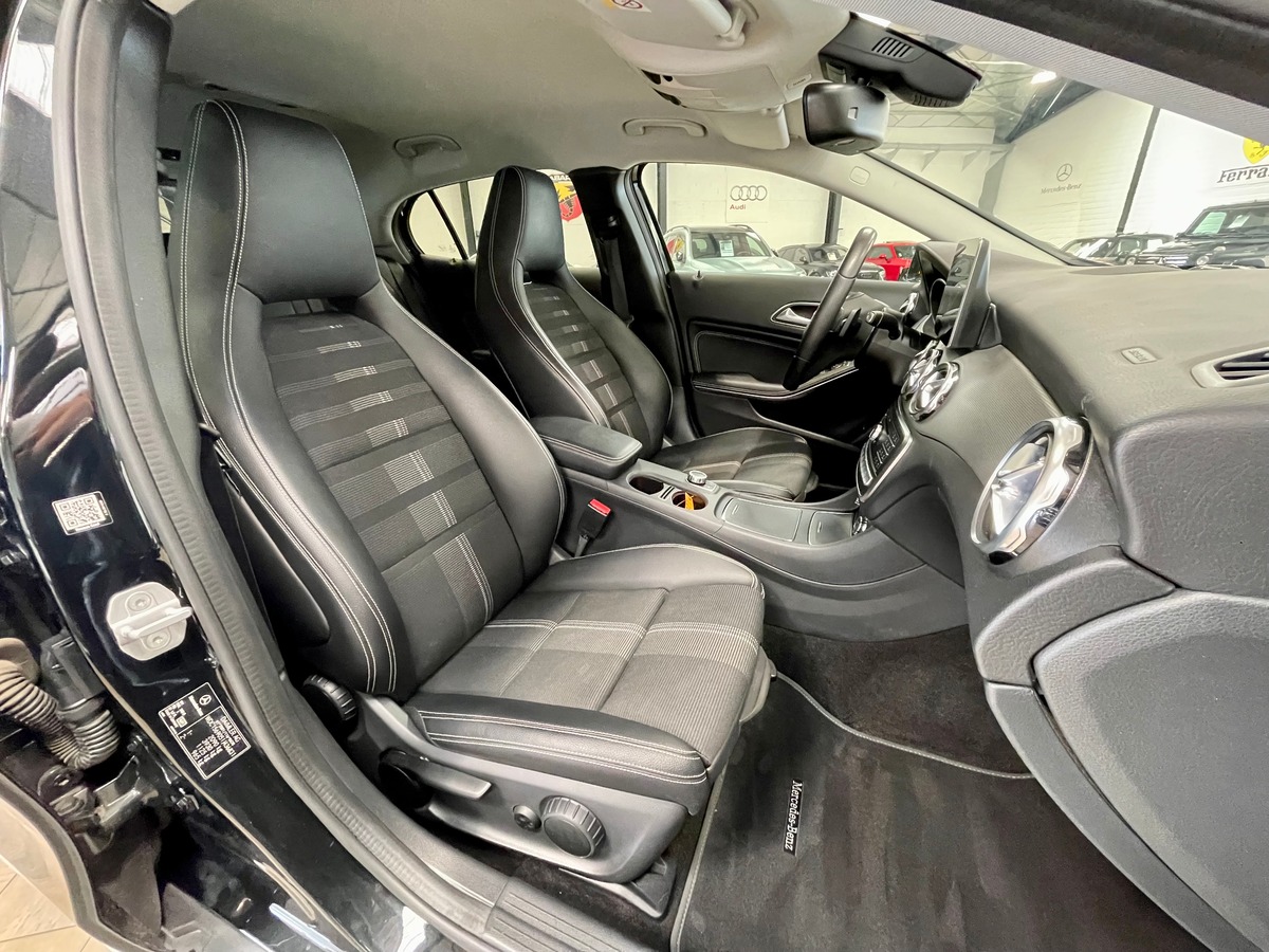 Mercedes-Benz GLA* 220d Sensation 4Matic 7G-DCT c