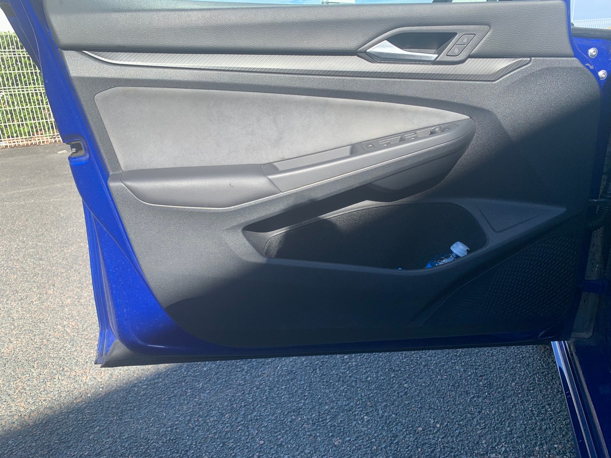 Volkswagen GOLF 8 320 chevaux | R | Toit ouvrant | Caméra de recul | Apple car play | GPS | Attelage