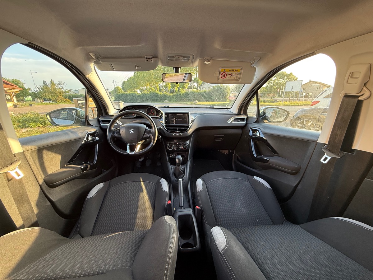 Peugeot 208 / 1.2 E-VTI 82CH / STYLE / CLIM / ÉCRAN BTT / DISTRIB + EMBRAYAGE NEUF