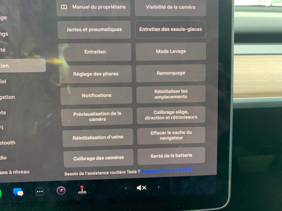 Tesla Model Y 275 chevaux | Premiére MAIN | Standard | Toit panoramique | Cuir | Siéges électriques