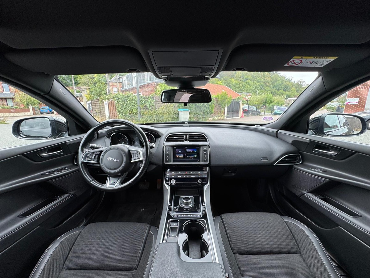Jaguar XE 2.0 200CV R-Sport - Boite automatique