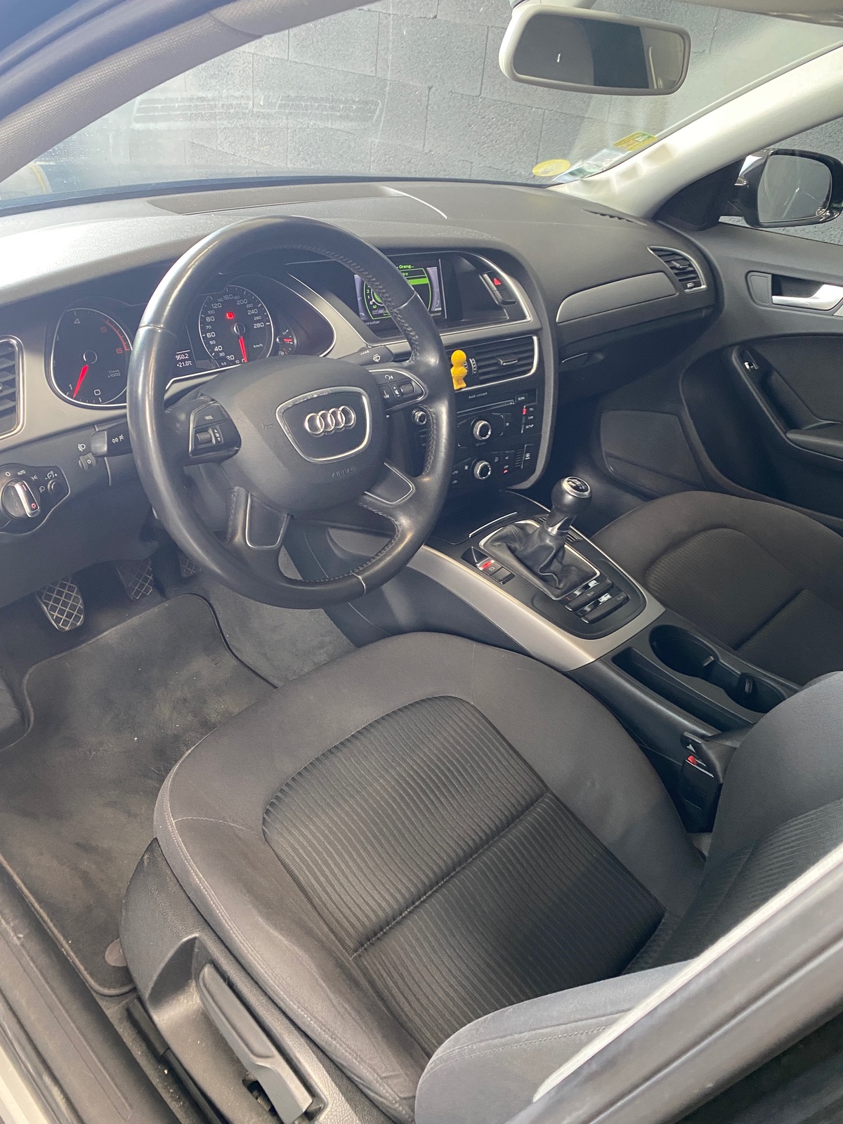 Audi A4 IV (2) 2.0 TDI 120 AMBIENTE