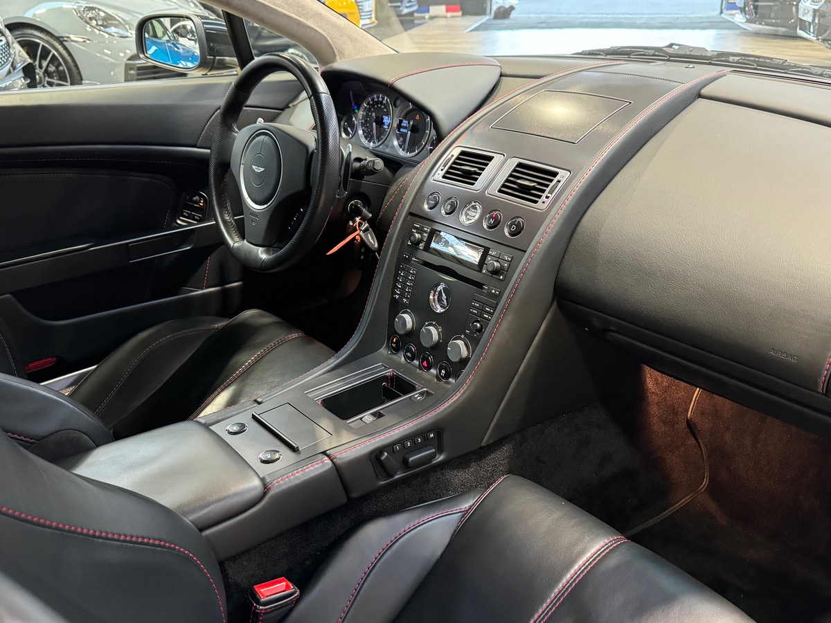 Aston Martin V8 Vantage 4.3 385CV 1ER MAIN ! J