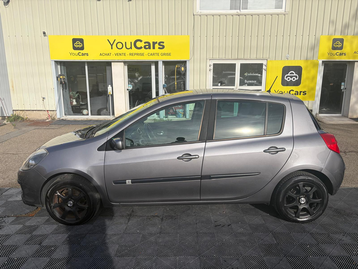 RENAULT Clio III 1.2 75 ch - IDEAL JEUNE PERMIS - CLIMATISATION - BLUETOOTH - PRISE USB