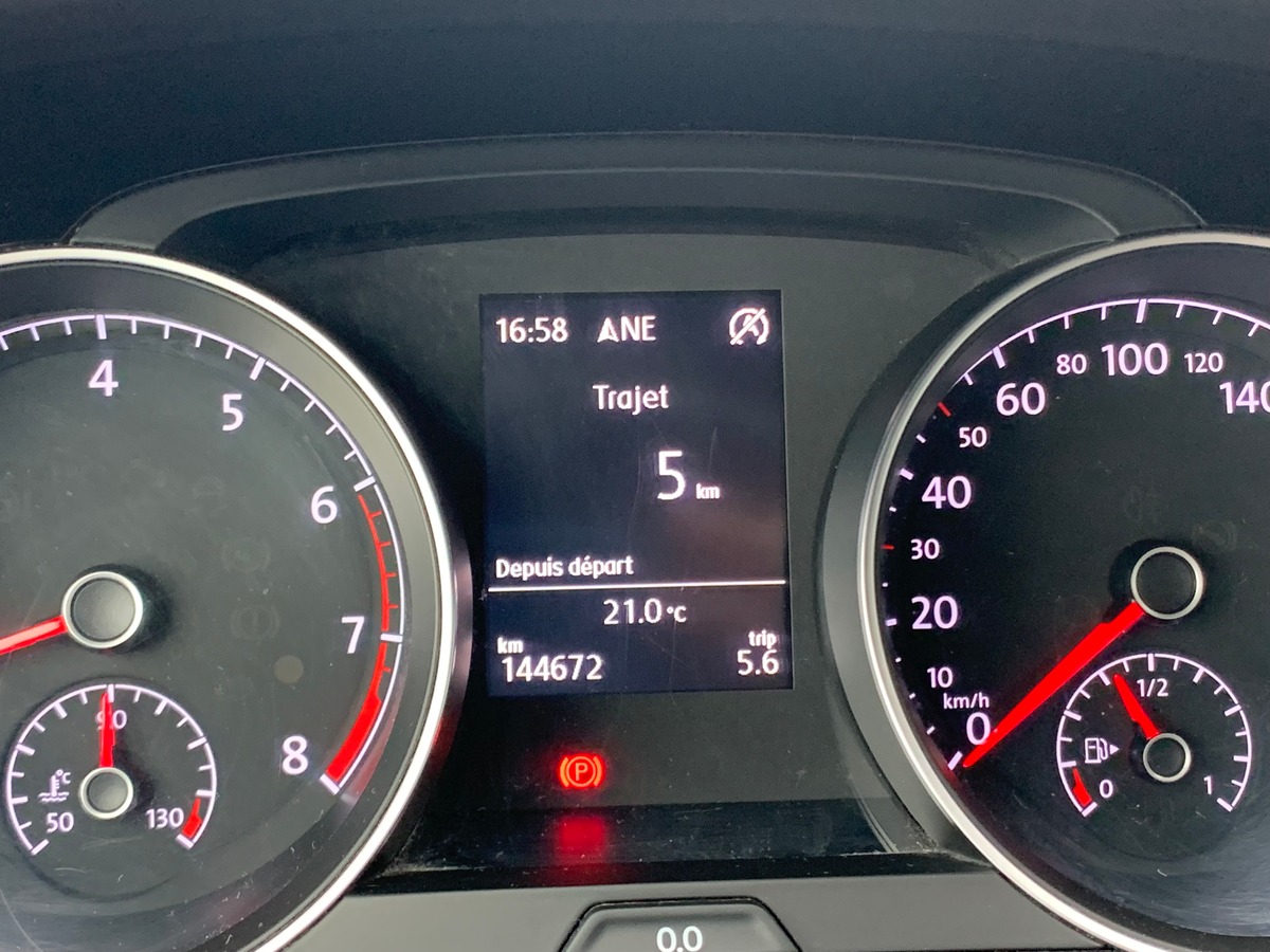 Volkswagen Golf 125 | Sound | Caméra recul | Régulateur | GPS | Apple car play | Attelage amovible