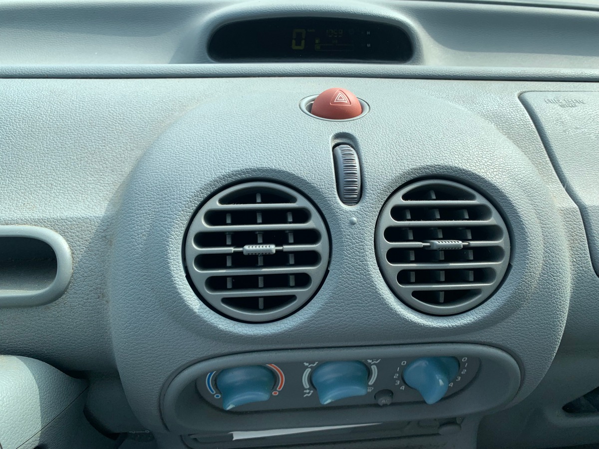 RENAULT Twingo 75 chevaux | Climatisation | Vitres électriques | Roue de secours | Radio CD
