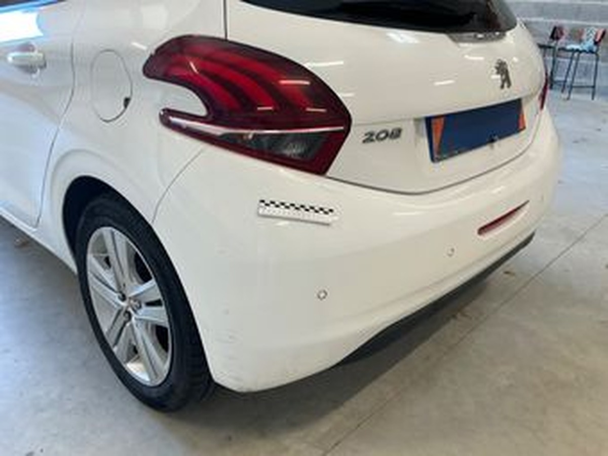 Peugeot 208 1.2 puretech disibution neuve garantie 6 mois