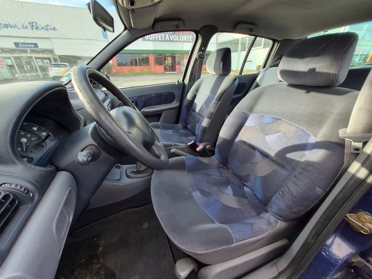 RENAULT Clio II 1.4 RTE 5 PORTES