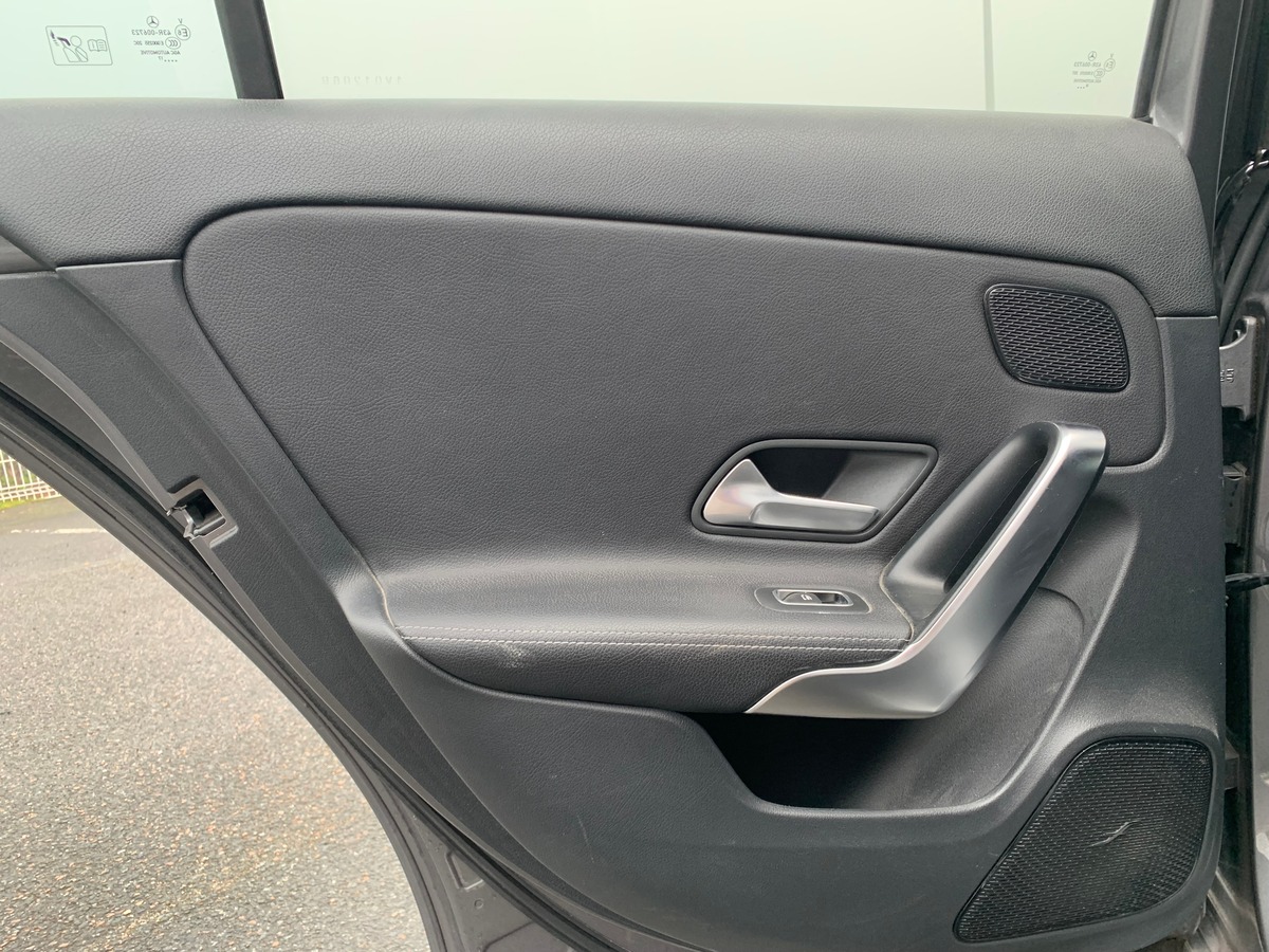 Mercedes-Benz Classe A 116 ch | Progressive line | Pack Sport Black | Pack Premium Plus | Toit pano