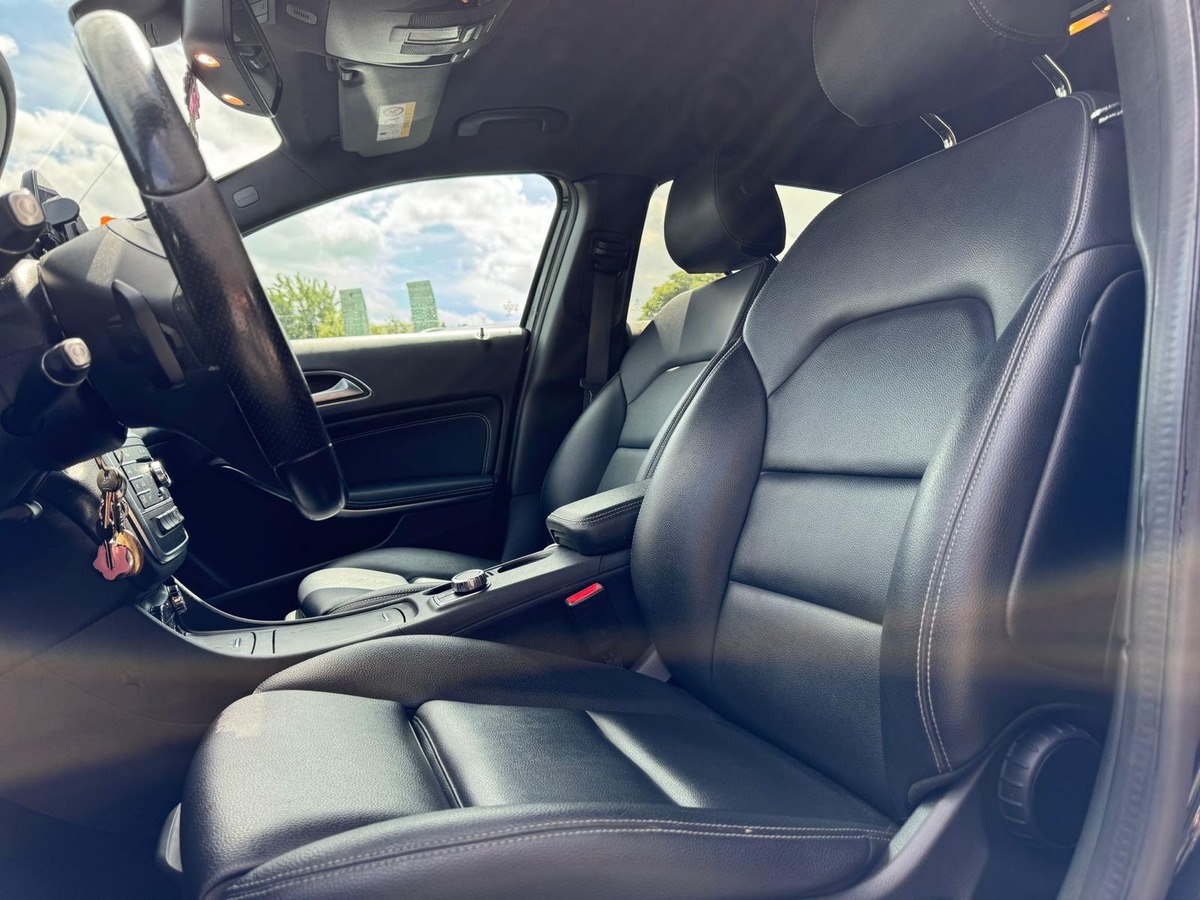 Mercedes-Benz GLA 220 D Sensation 2.1 CDi 4matic 7G-DCT 177 cv / Caméra de recul / Sellerie cuir