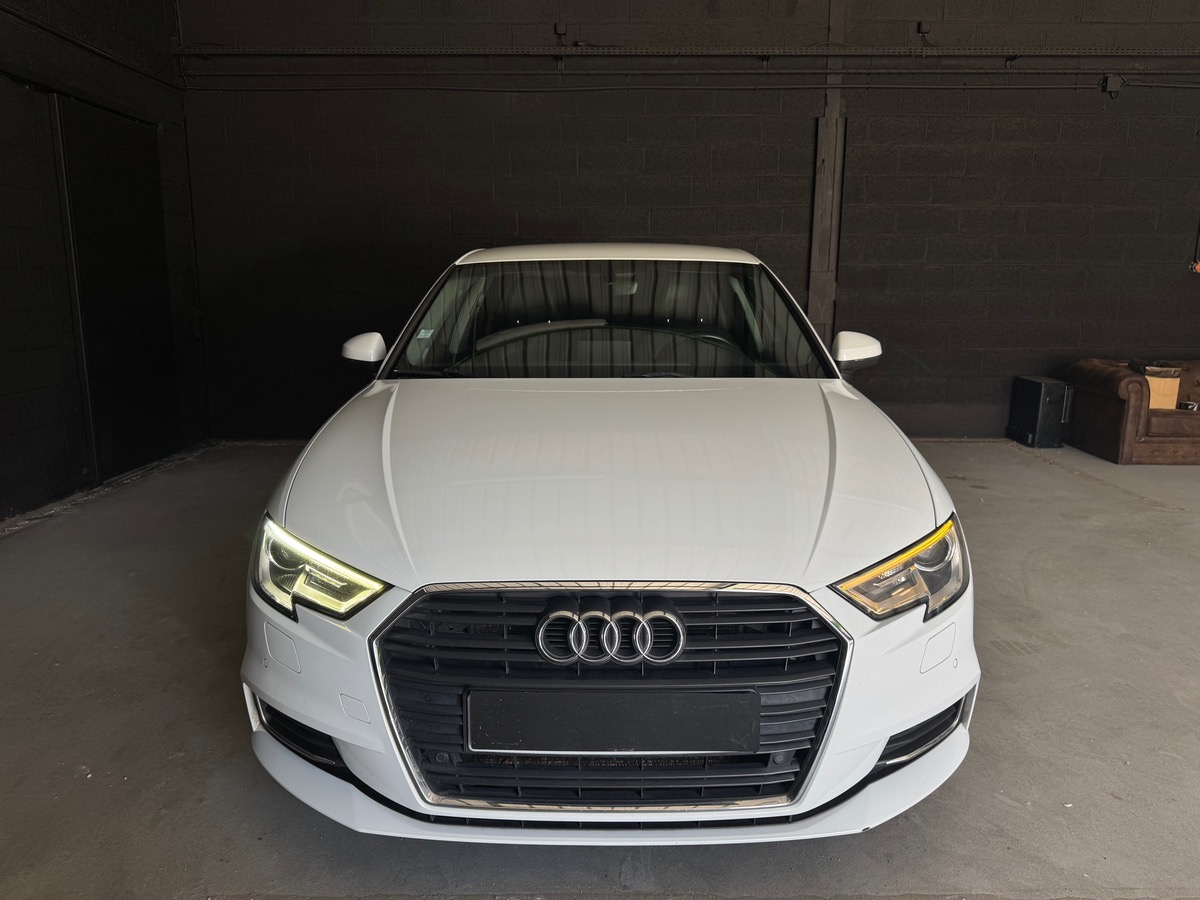 Audi A3 1.6 tdi S tronic / Xénons / Radar de stationnement Av Ar