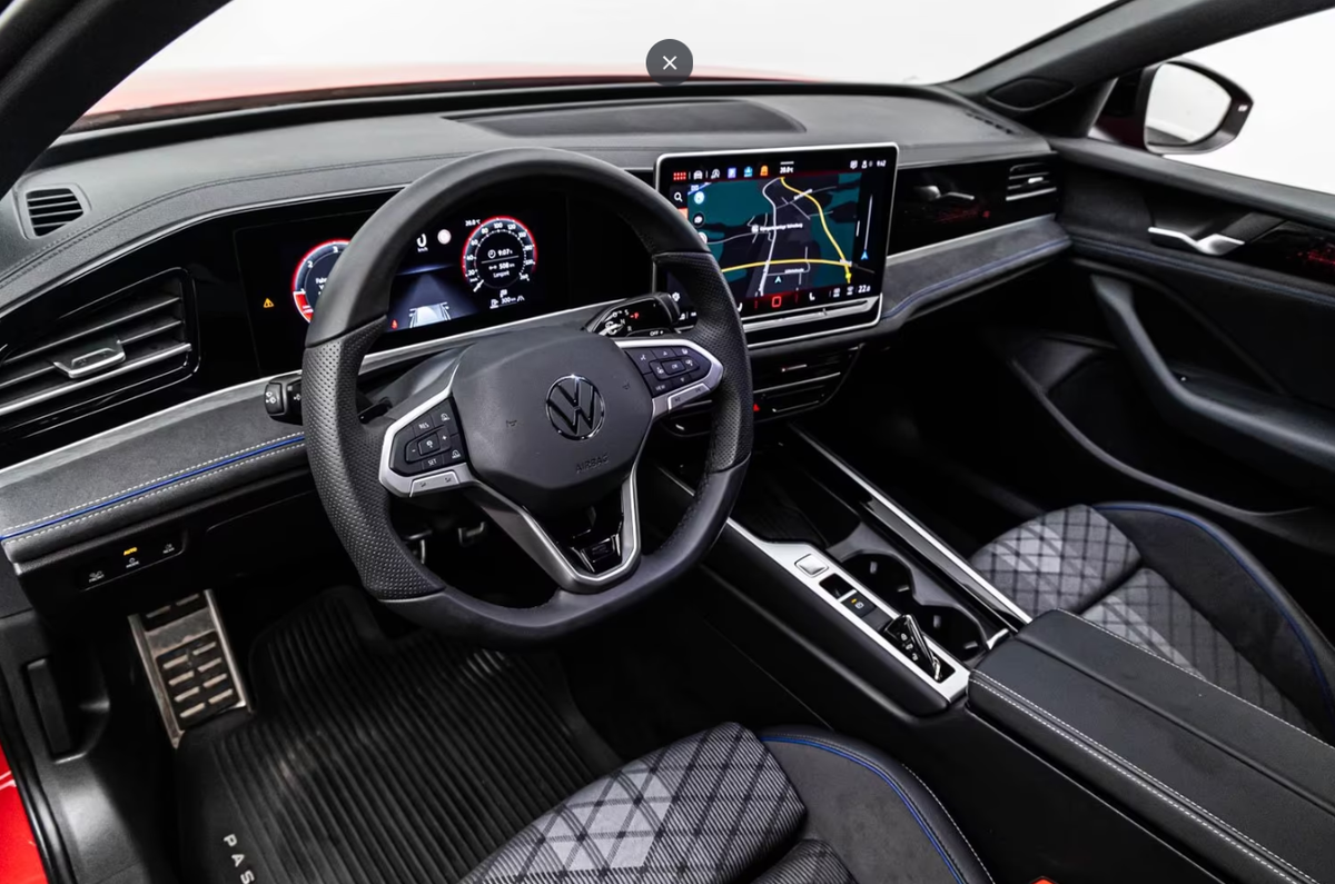 Volkswagen Passat SW VIII 2.0 TDI EVO 200ch R-Line 4Motion DSG7/Chili Red/Attelage/Matrix