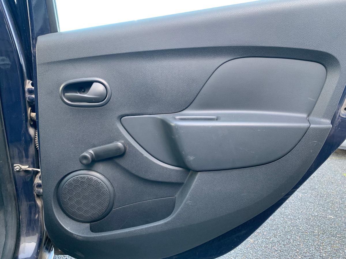 Dacia Sandero 75 ch | Régulateur limiteur de vitesse | Roue de secours galette + cric |  Bluetooth