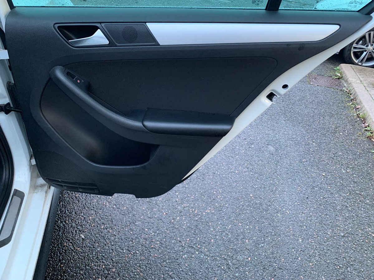 Volkswagen Jetta 170 ch | Carat | Régulateur vitesse | Radars stationnement | GPS | Kit mains libres