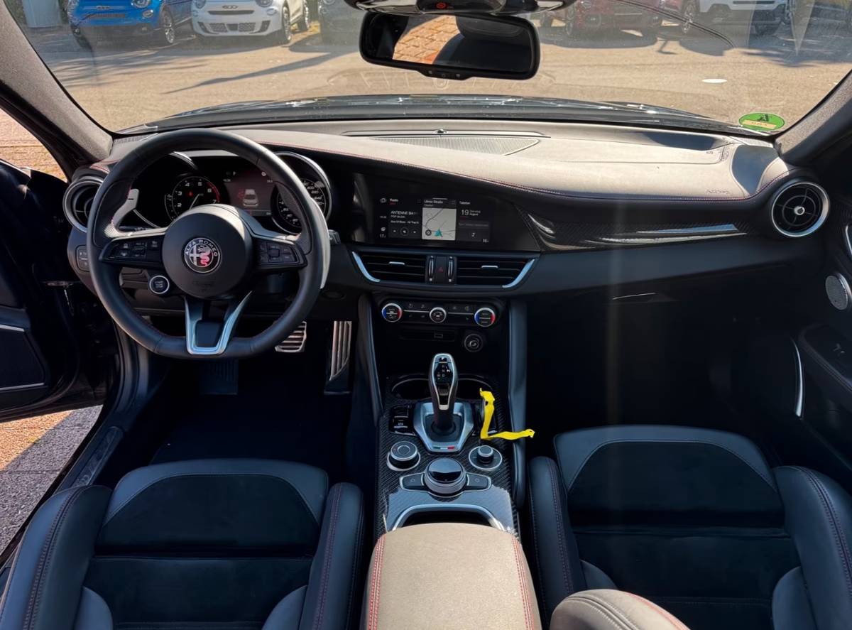 Alfa Romeo Giulia 2.0 TB 280ch Estrema Q4 AT8 Toit ouvrant Harman-Kardon