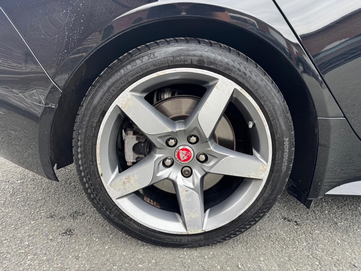 Jaguar XE 2.0 200CV R-Sport - Boite automatique