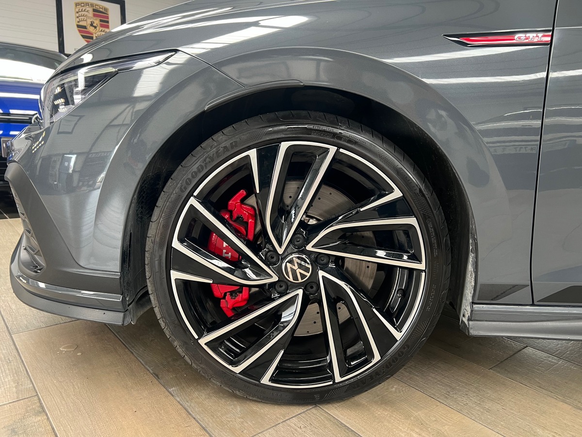 Volkswagen Golf VIII GTI CLUBSPORT 2.0 TSI 300 ch DSG7 + attelage amovible