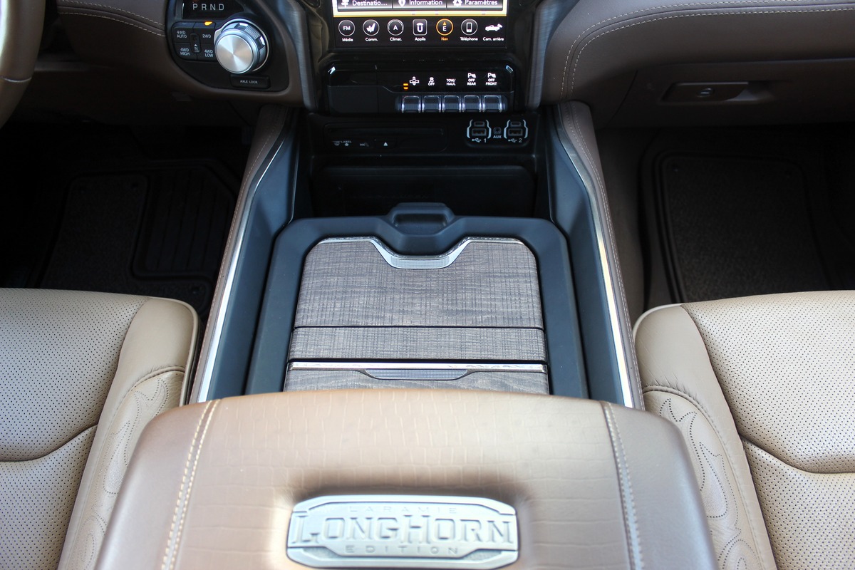 Dodge RAM CREW CAB 1500 5.7 V8 396 ch LARAMIE EDITION LONGHORN / RAM BOX / CARPLAY / ATTELAGE / E85