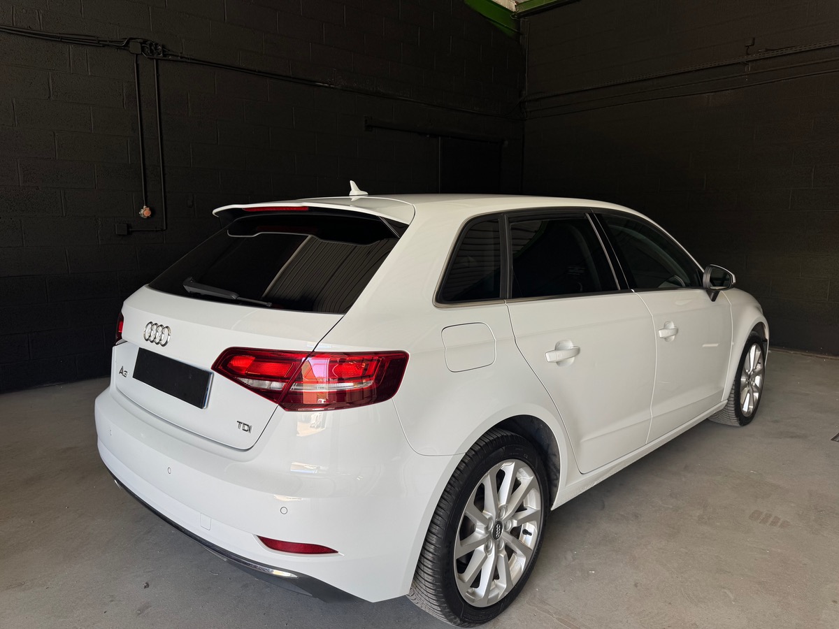 Audi A3 1.6 tdi S tronic / Xénons / Radar de stationnement Av Ar