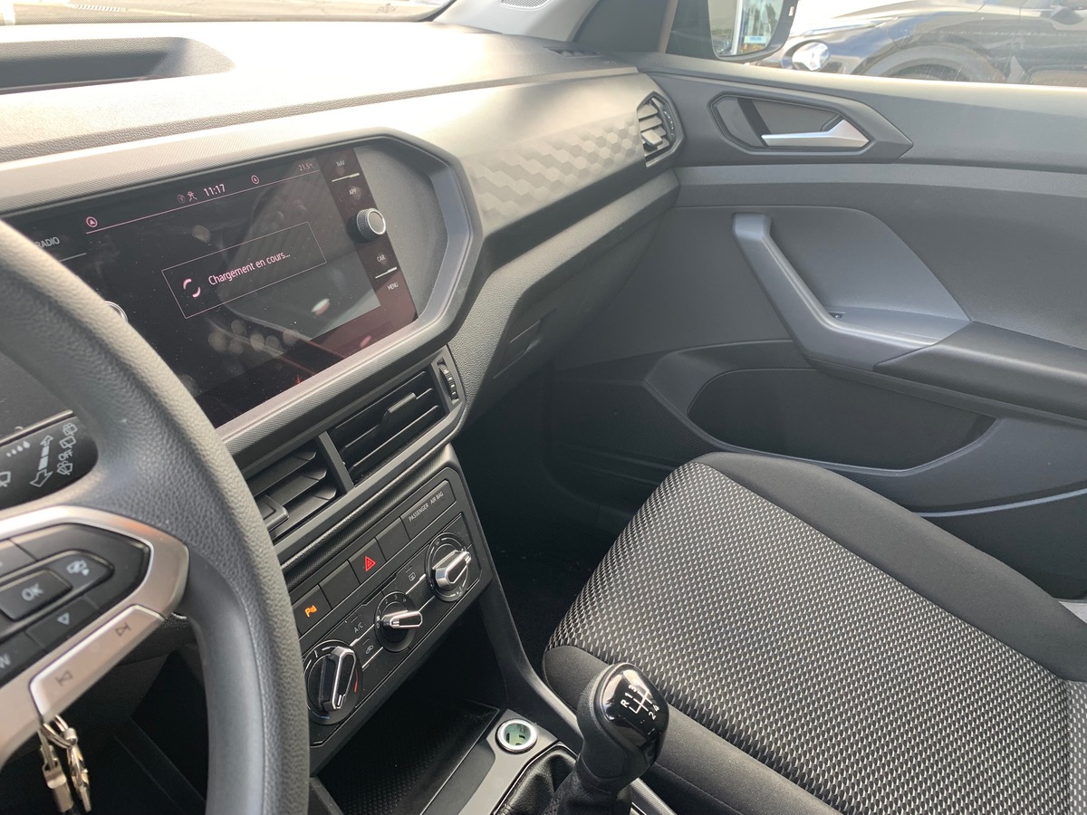 Volkswagen T-Cross 95 ch | Base | Attelage | Pack Stationnement arriére avant | Climatisation