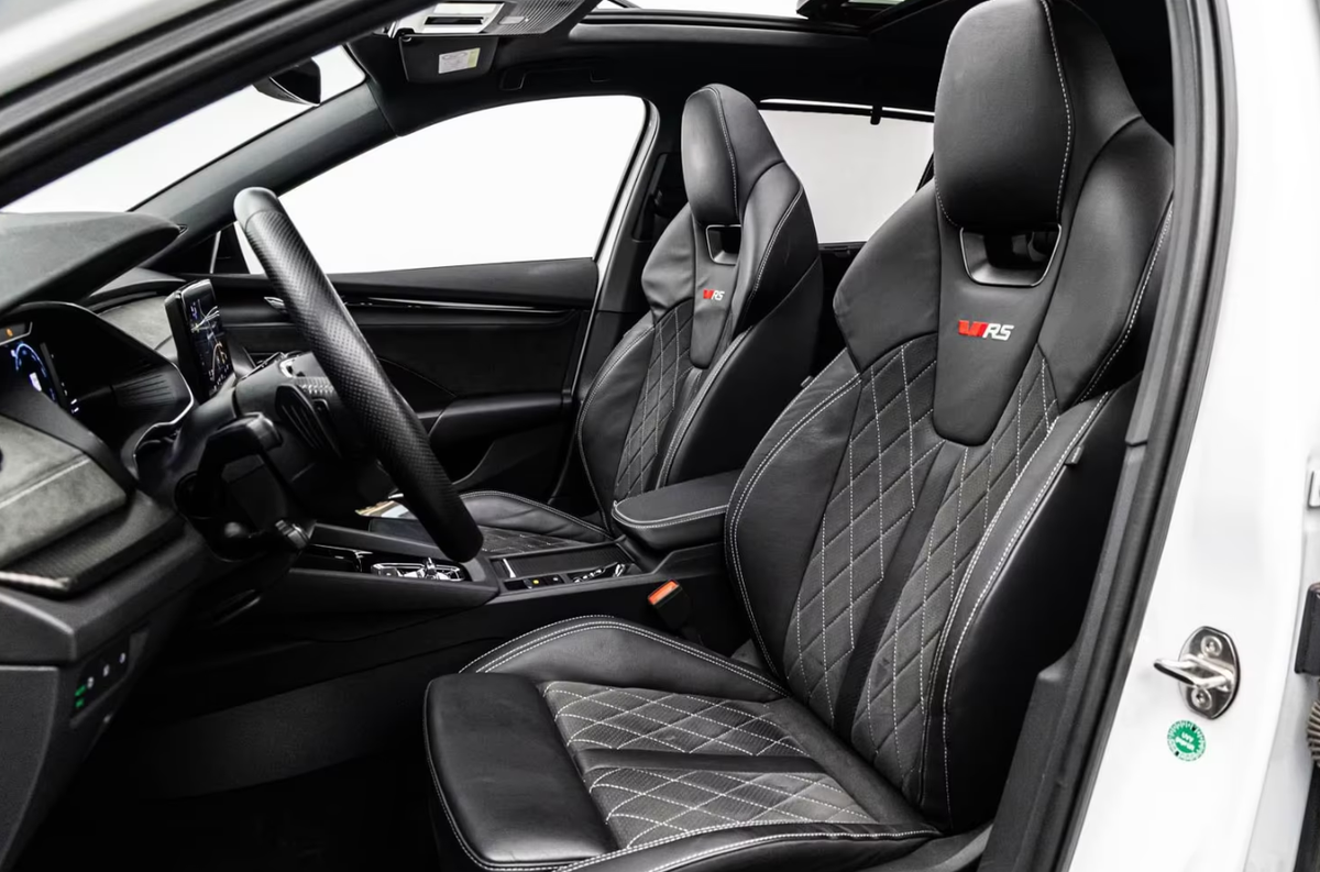 Skoda Octavia Combi 2.0 TDI 200ch RS DSG7/Toit ouvrant/Attelage/VO Allemand/Malus 250e