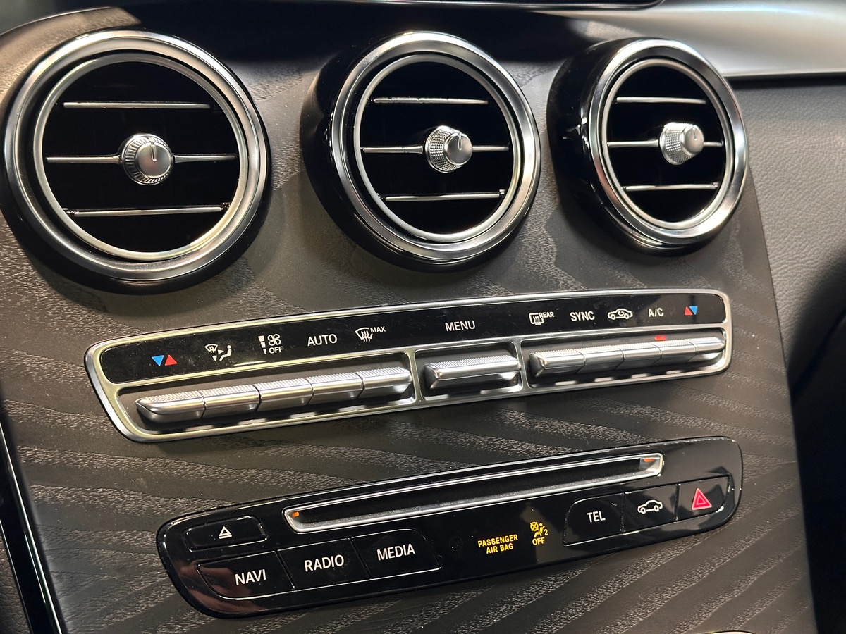Mercedes-Benz Classe GLC 300 Fascination 4MATIC AMG 9G-Tronic - 1ère Main - Attelage - Options +++