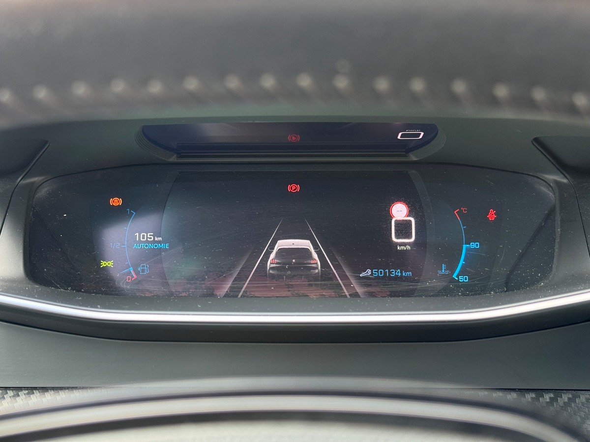 Peugeot 208 II Allure 1.2 100 cv / i-cockpit