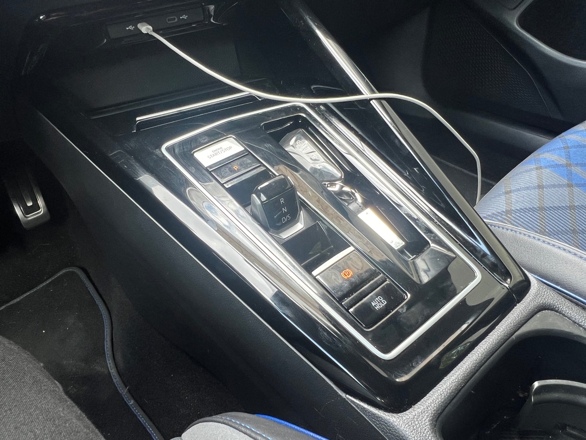 Volkswagen Golf VIII R 2.0 TSI 320 4Motion DSG7