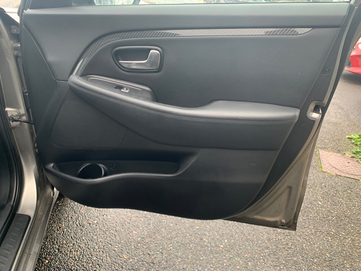 Kia Carens 141 ch | PREMIUM | 7 Places | Phase 2 | Attelage| Toit ouvrant | Caméra de recul | Jantes