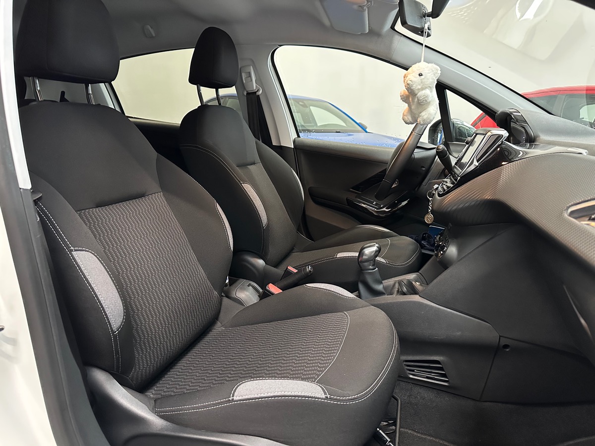 Peugeot 208 1.2 PURETECH 82cv STYLE 5P