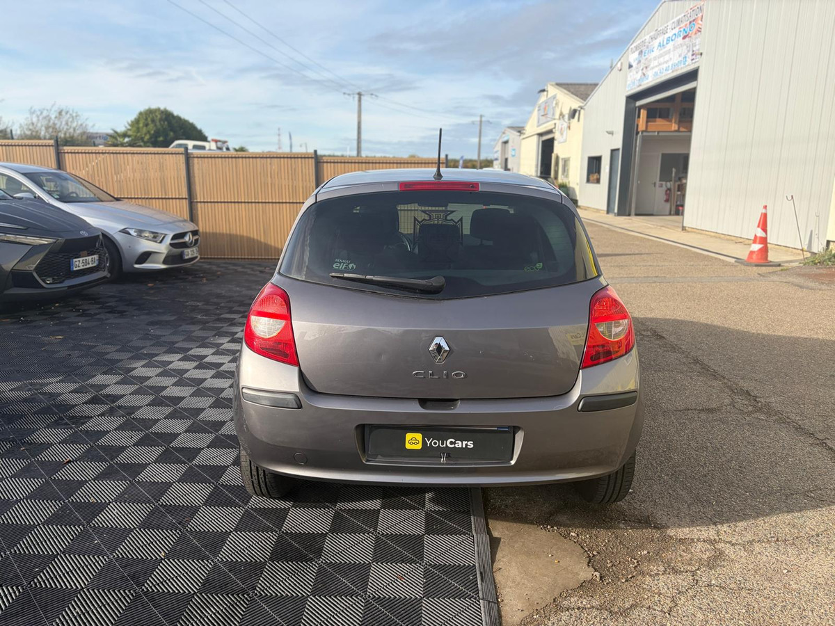 RENAULT Clio III 1.2 75 ch - IDEAL JEUNE PERMIS - CLIMATISATION - BLUETOOTH - PRISE USB