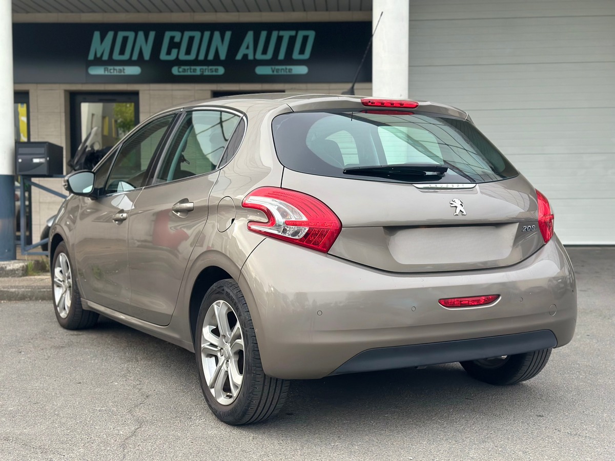 Peugeot 208 Allure 5 Portes 1.2 VTi 82 cv Distribution OK