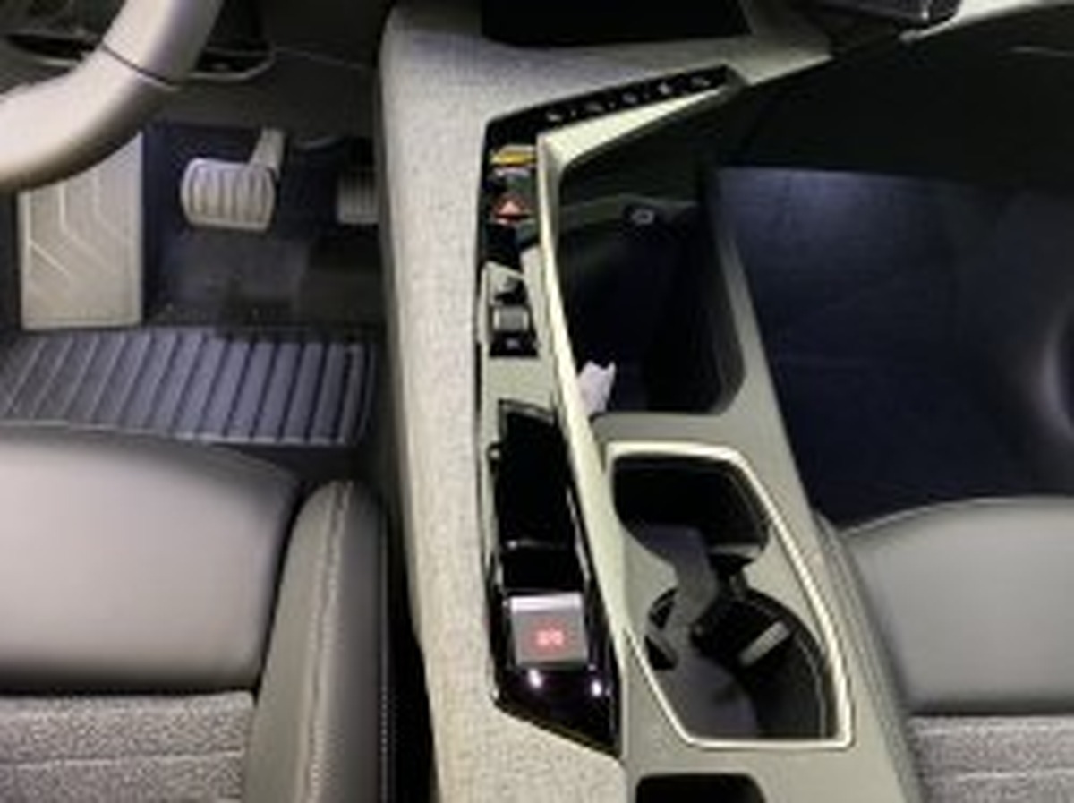 Peugeot 3008 NEW CROSSOVER 3008 Hybrid 145 e-DCS6 Allure